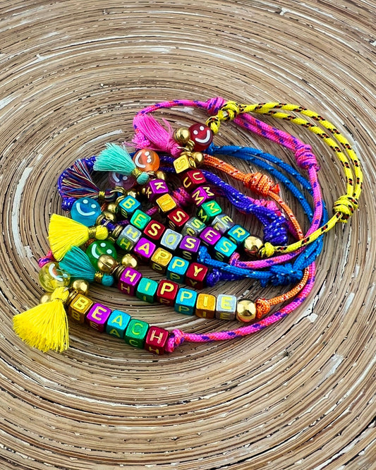 Armband Smiley Letters(Kies uit meerdere kleuren koord) - HanneHaves