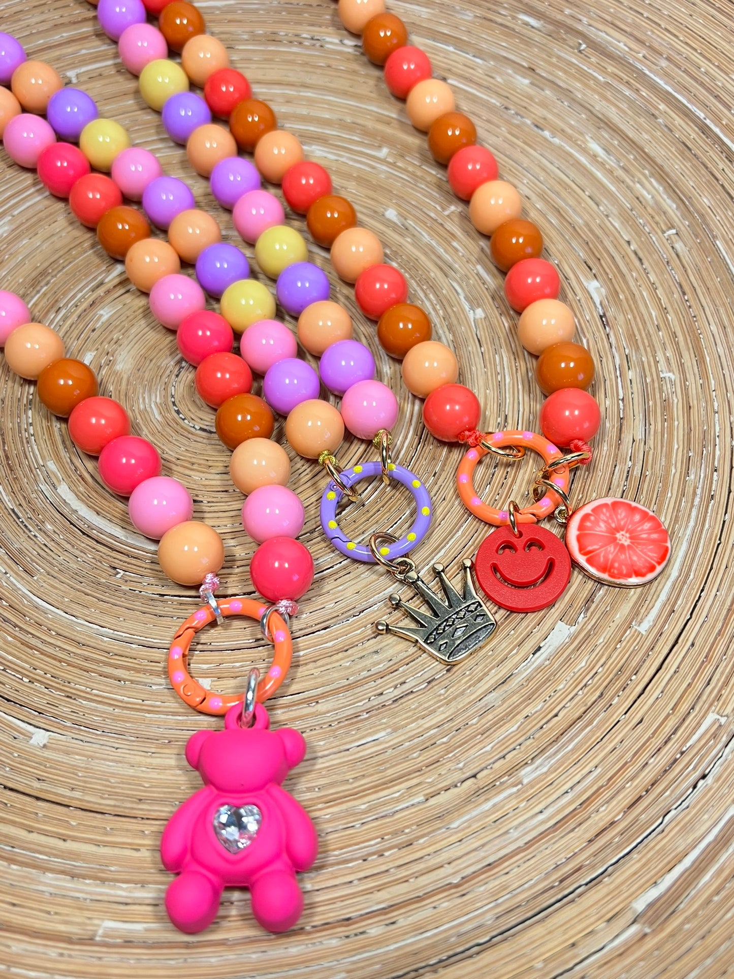 Ketting Big Beads roze beer 14 mm