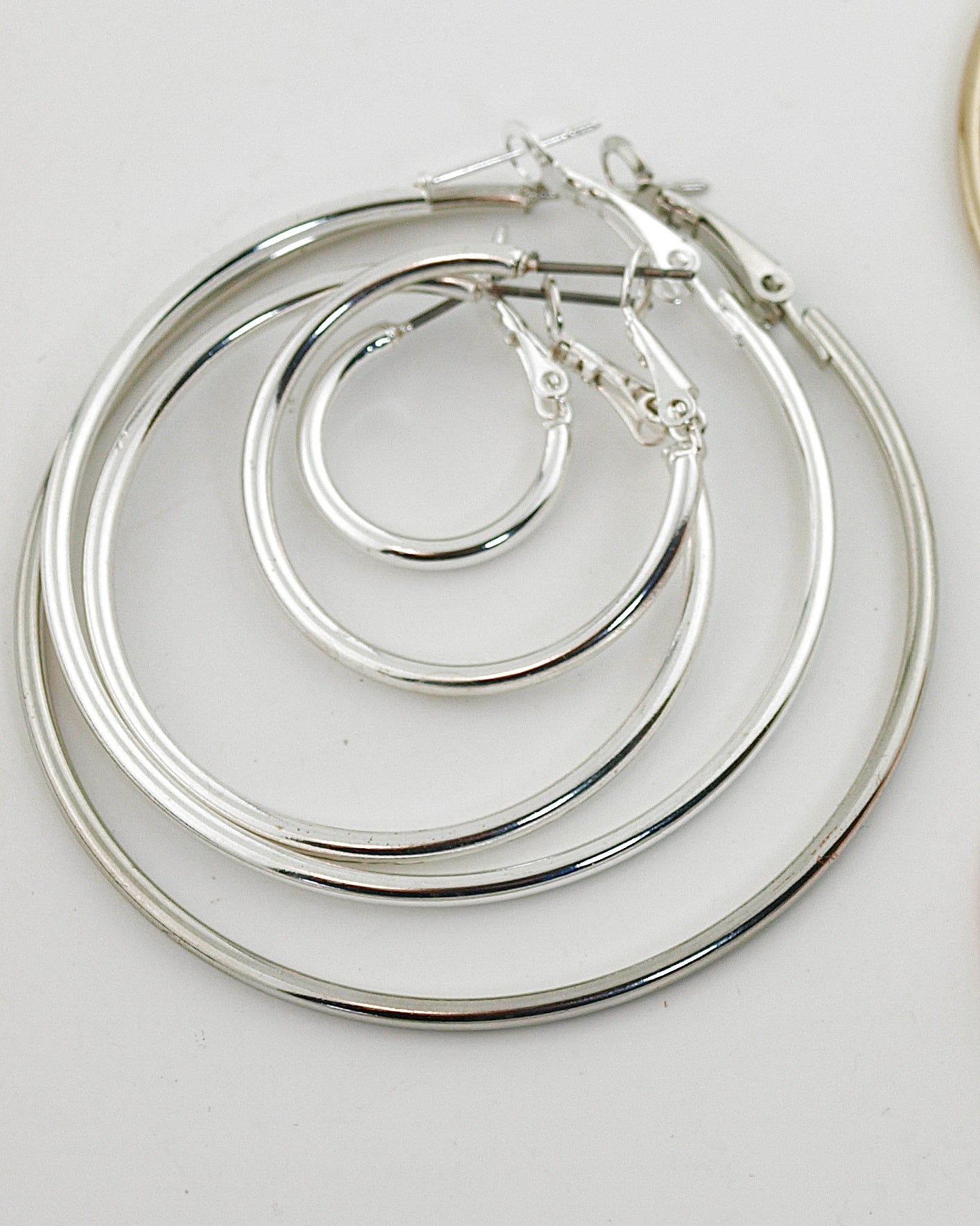Oorbellen: creolen met bloemen hangers mix & match zilver