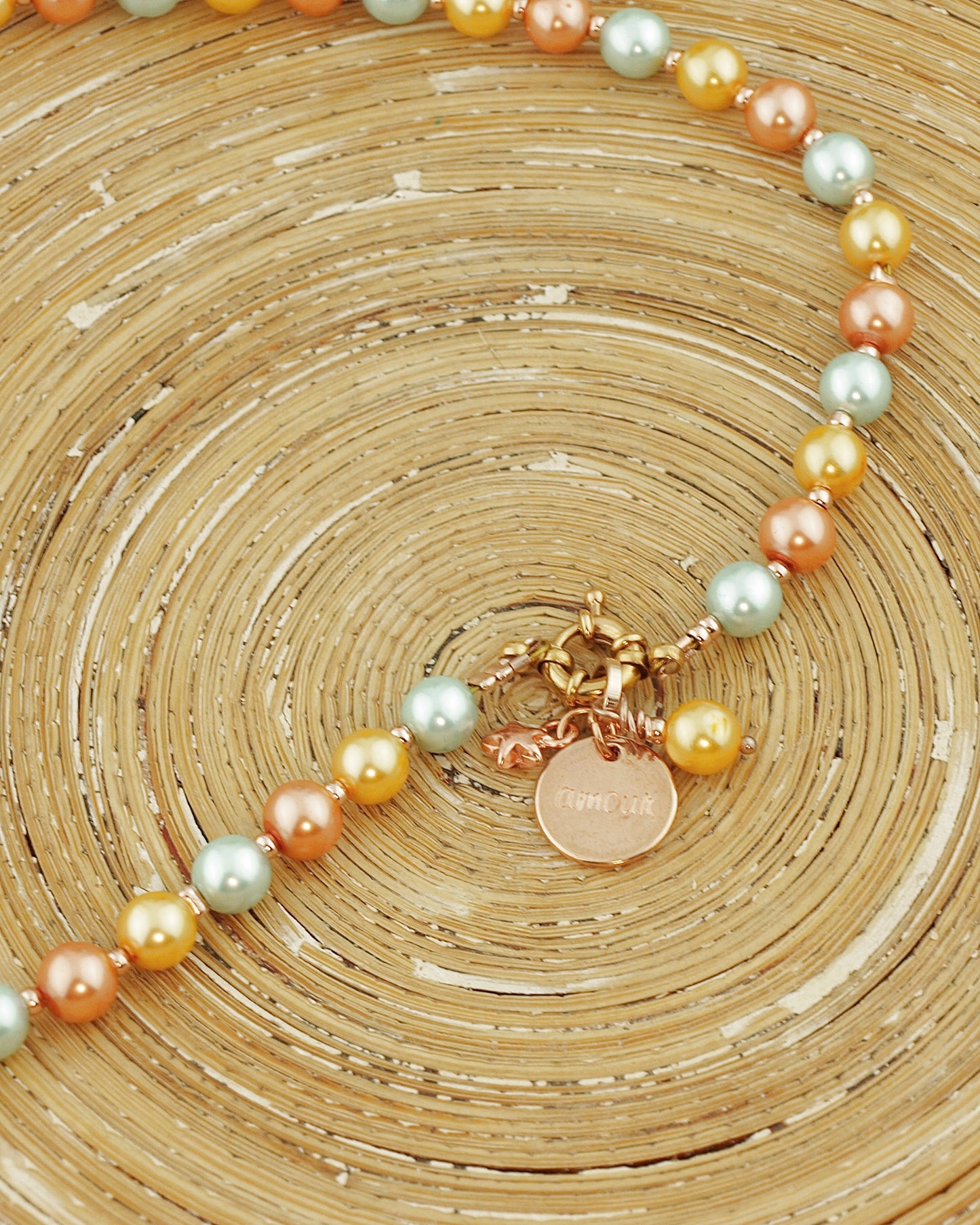 Sieraden set Parels pastel met een ketting, oorbellen en armband