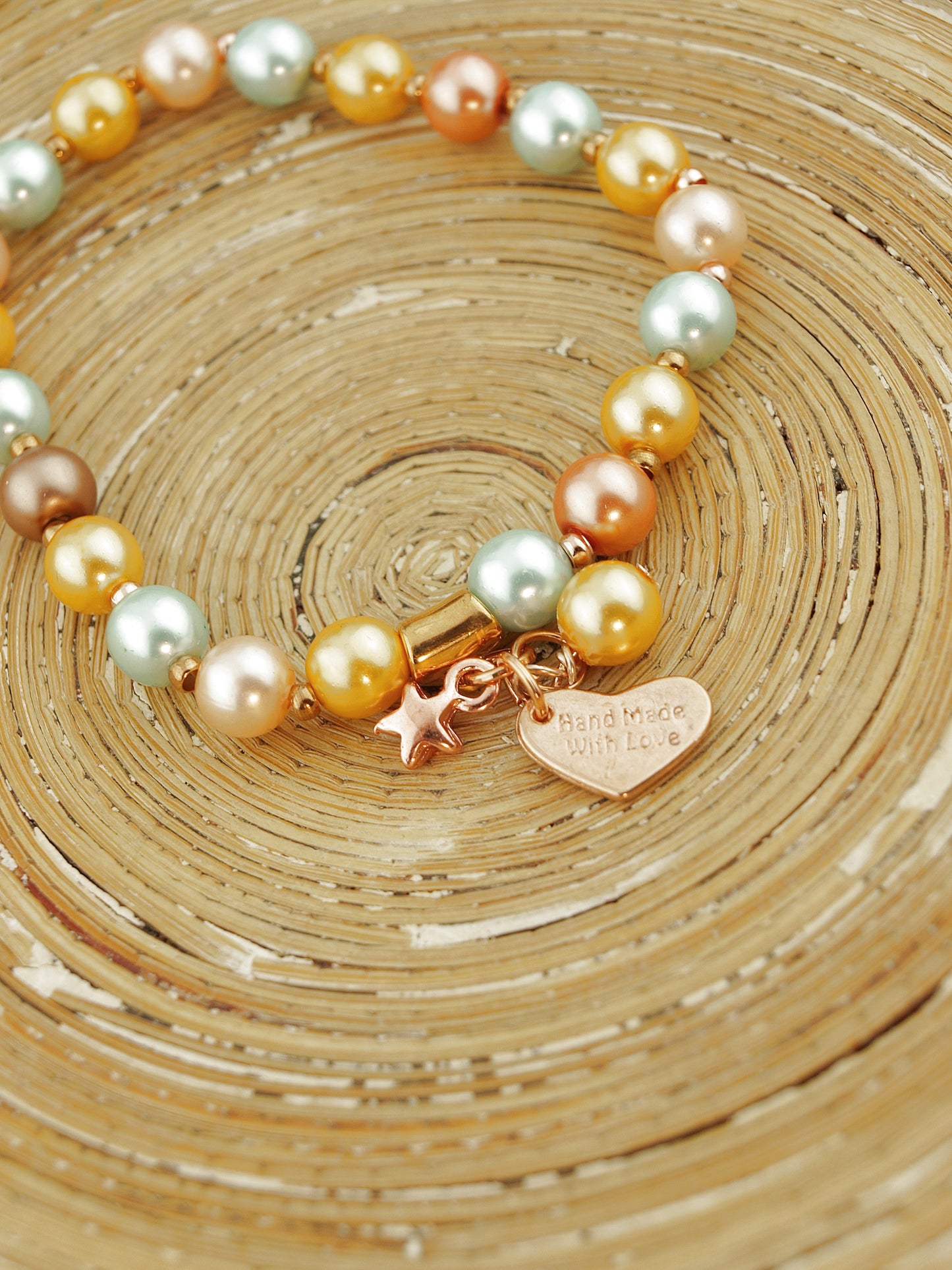 Sieraden set Parels pastel met een ketting, oorbellen en armband