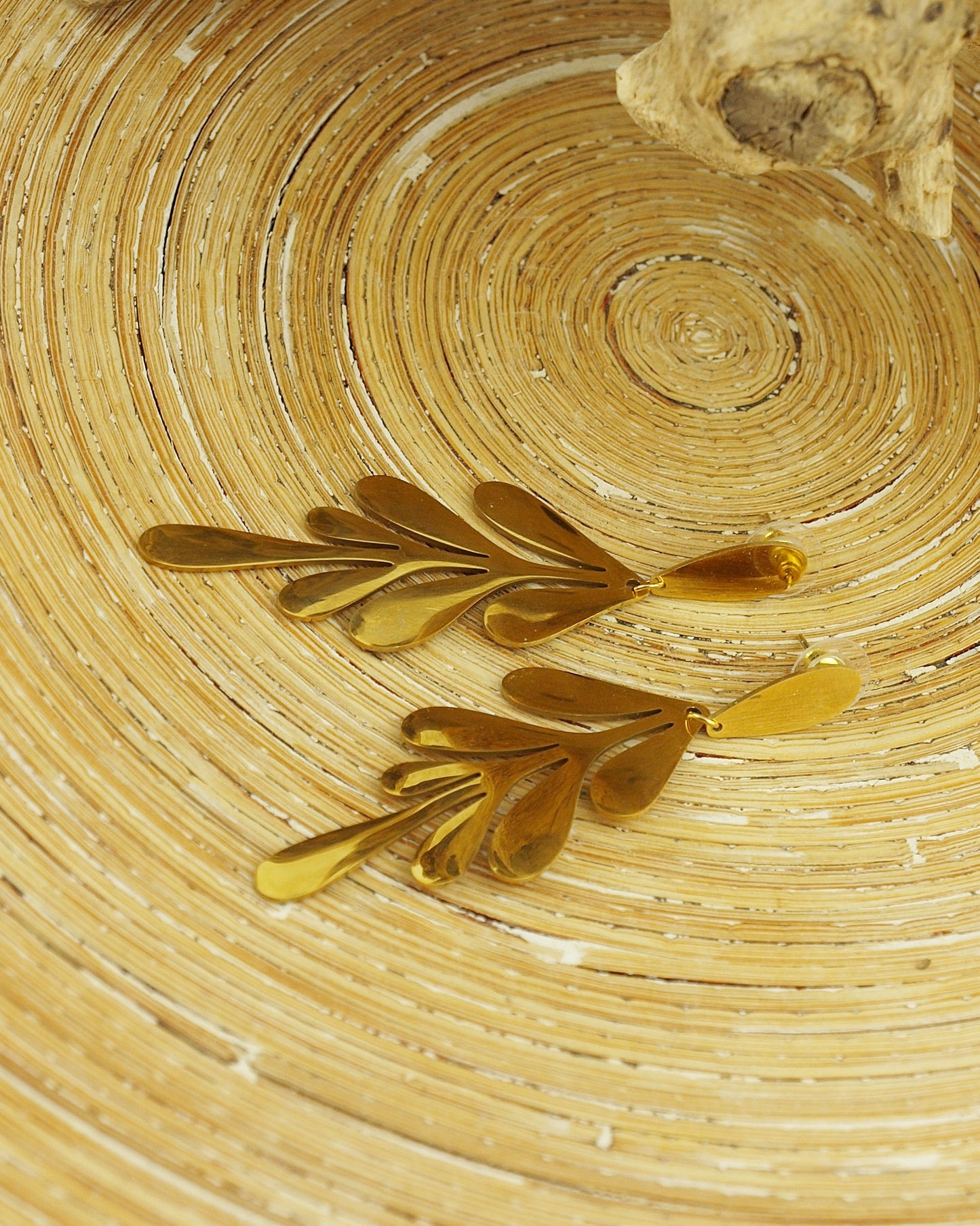 Oorbellen Leaf, gouden lange oorsteker