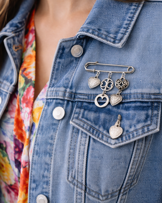 Broche Hart Bedels in Zilver - HanneHaves