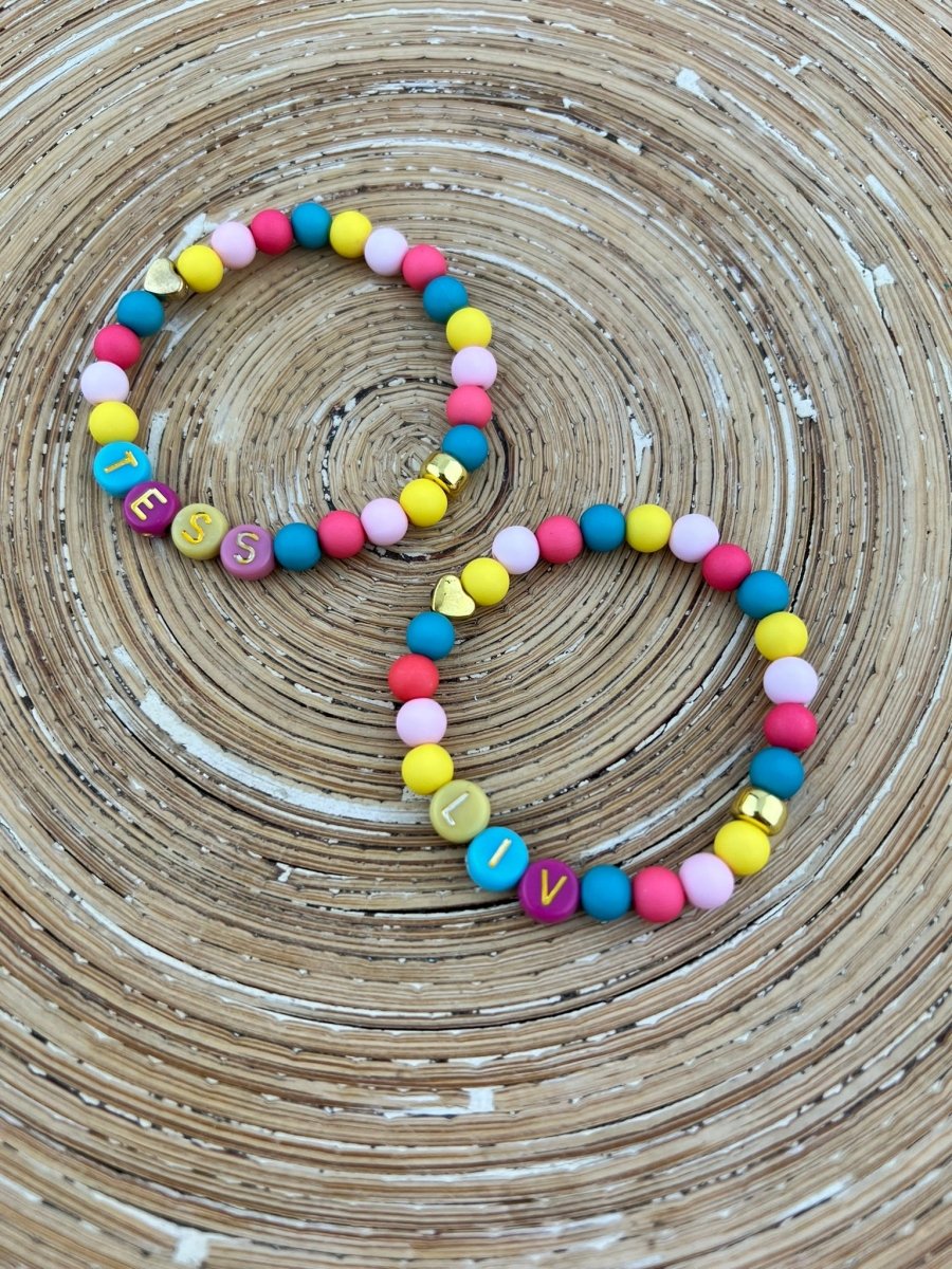 Kinderarmbandje met naam pastel kleur - HanneHaves