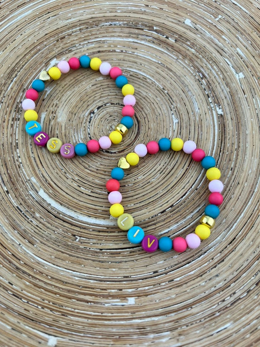 Kinderarmbandje met naam pastel kleur - HanneHaves