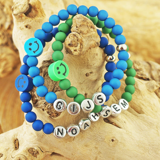 Kinderarmbandje met naam groen en blauw - HanneHaves