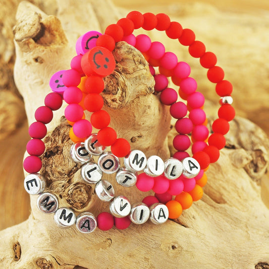 Kinderarmbandje met naam roze, oranje rood - HanneHaves