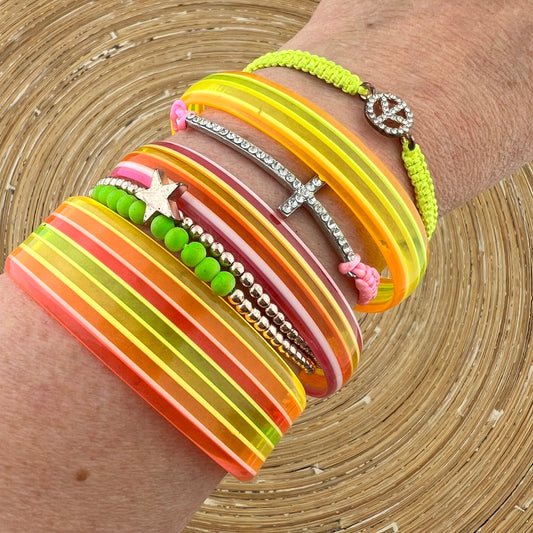 Neon bangels en armbanden