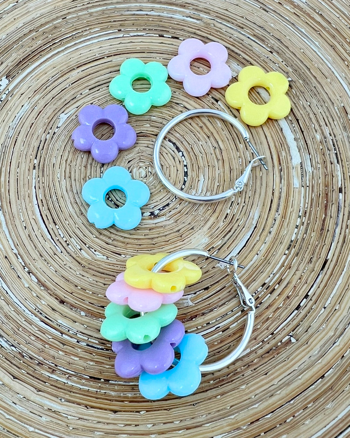 Oorbellen creolen Bloemkralen frisse kleuren Medium