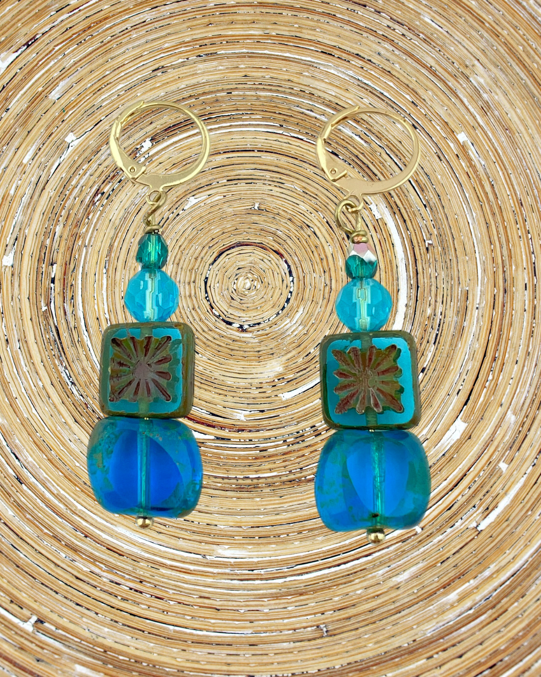 Oorbellen Turquoise bloemdetail