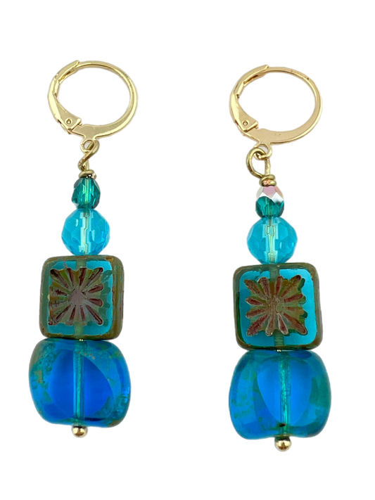 Oorbellen Turquoise bloemdetail