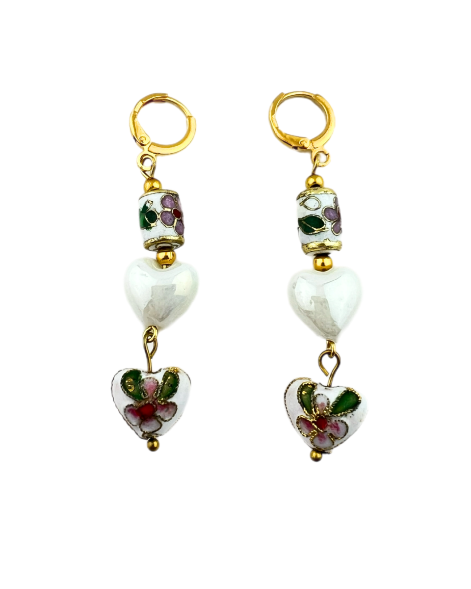 Oorbellen Witte Hartjes Cloisonné - HanneHaves