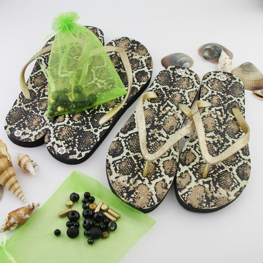 Teenslippers: Black Snake DIY